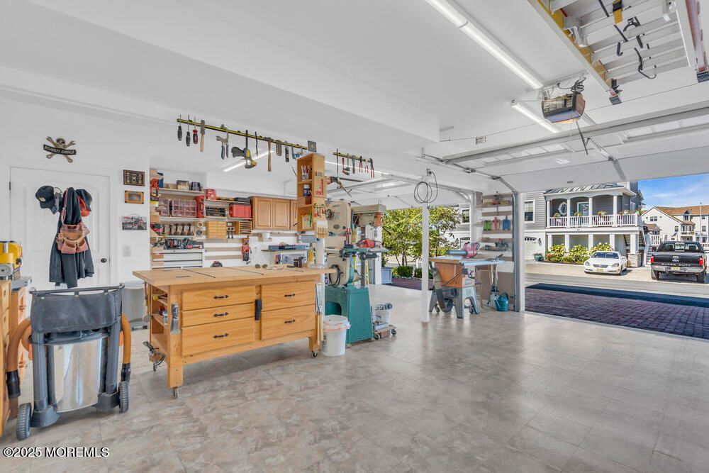 Garage, Interior
