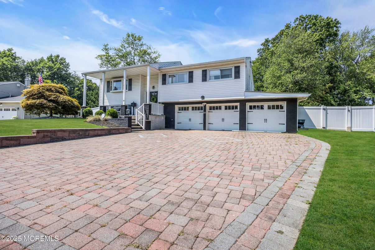 Attached, Exterior, Facade, Raised Ranch