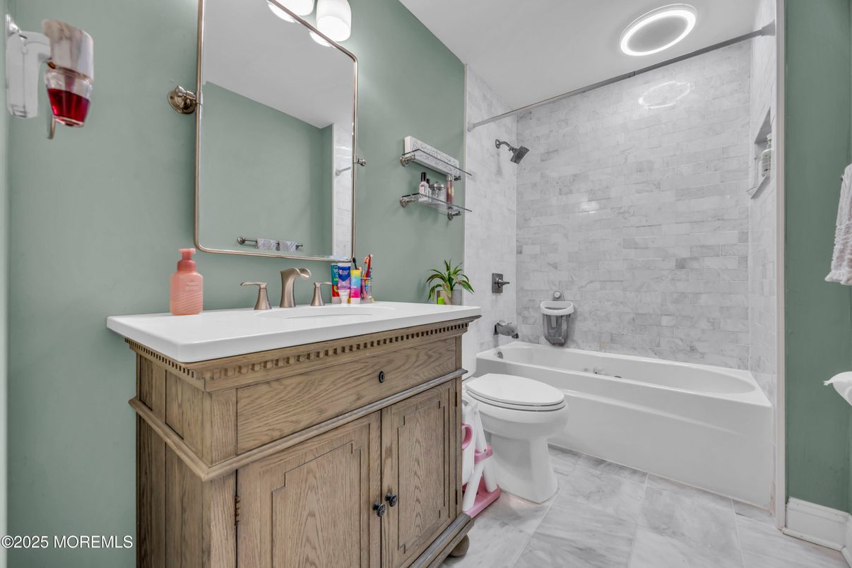 Bathroom, Interior, Marble, Recessed Lighting