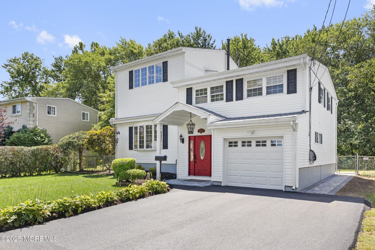 Attached, Exterior, Facade, Farmhouse