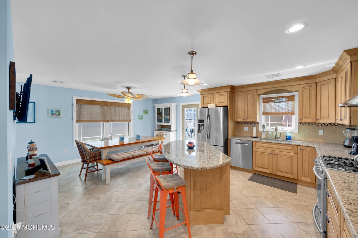 Dining room, Interior, Kitchen, Pendant Lights, Recessed Lighting, Stainless Steel Appliances