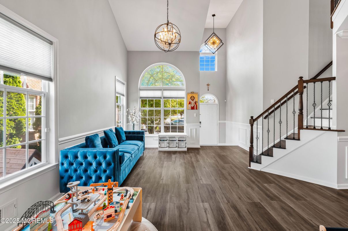Interior, Pendant Lights, Wood Texture Flooring