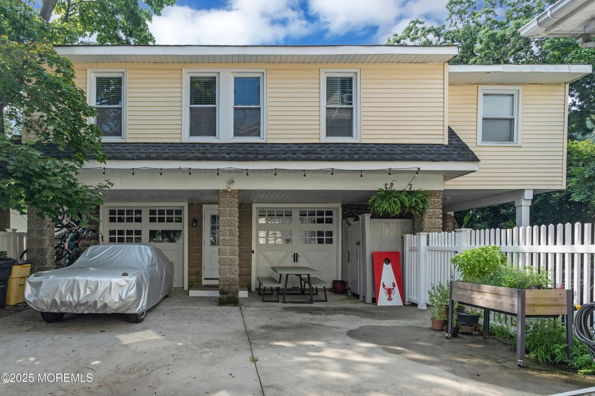 Exterior, Facade, American Foursquare