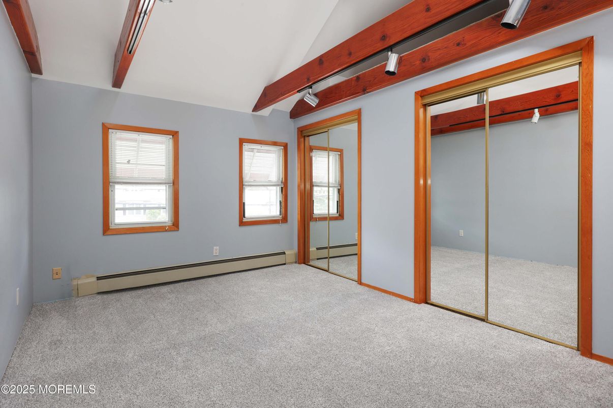 Empty room, Interior, Wooden Beams