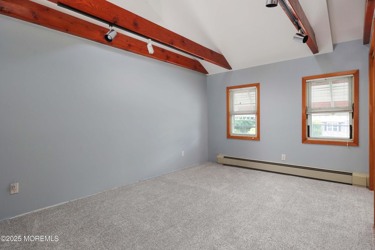 Empty room, Interior, Wooden Beams