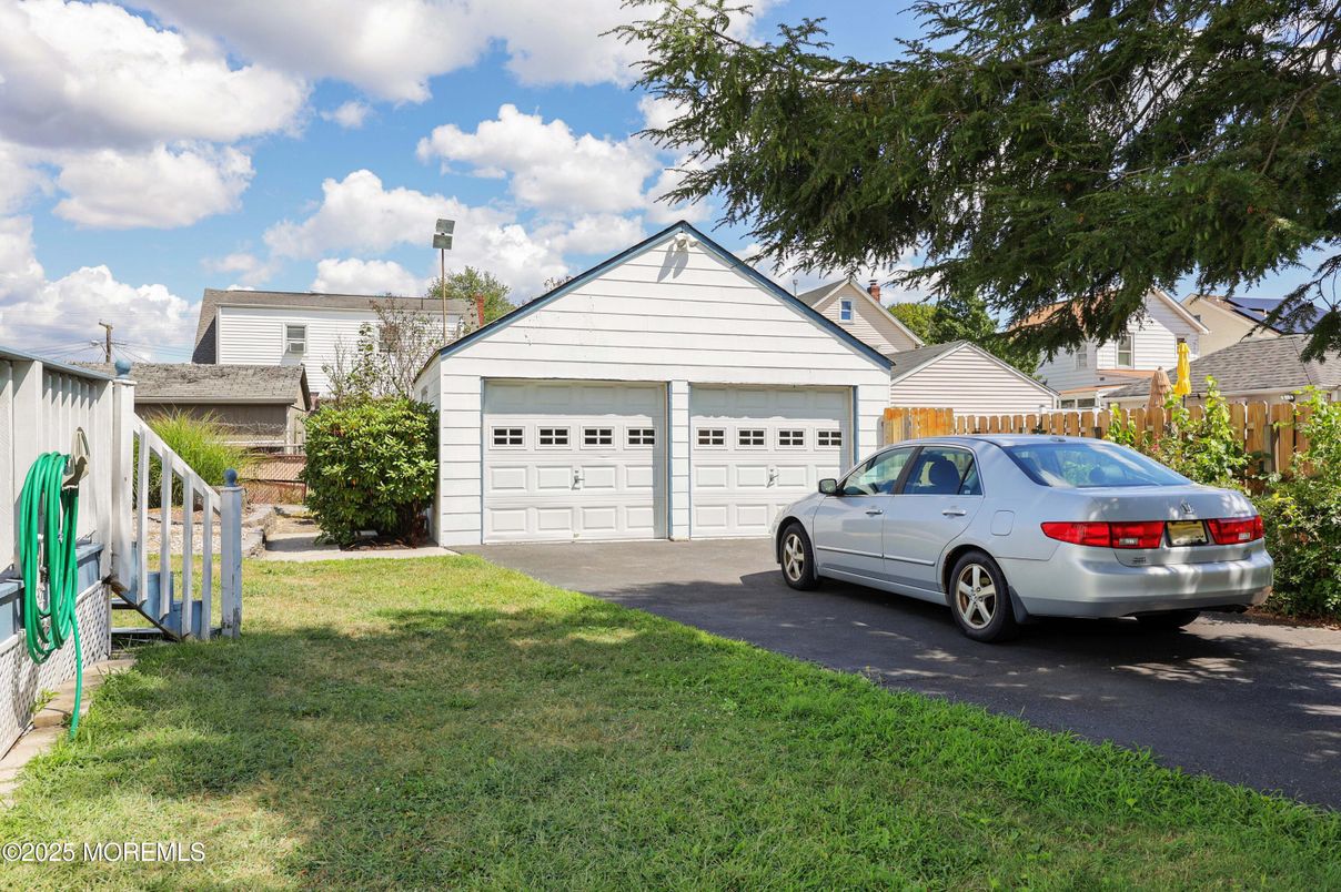 Detached Garage, Exterior