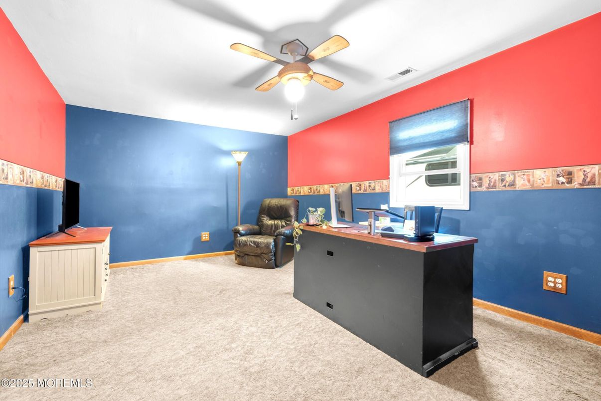 Home Office, Interior