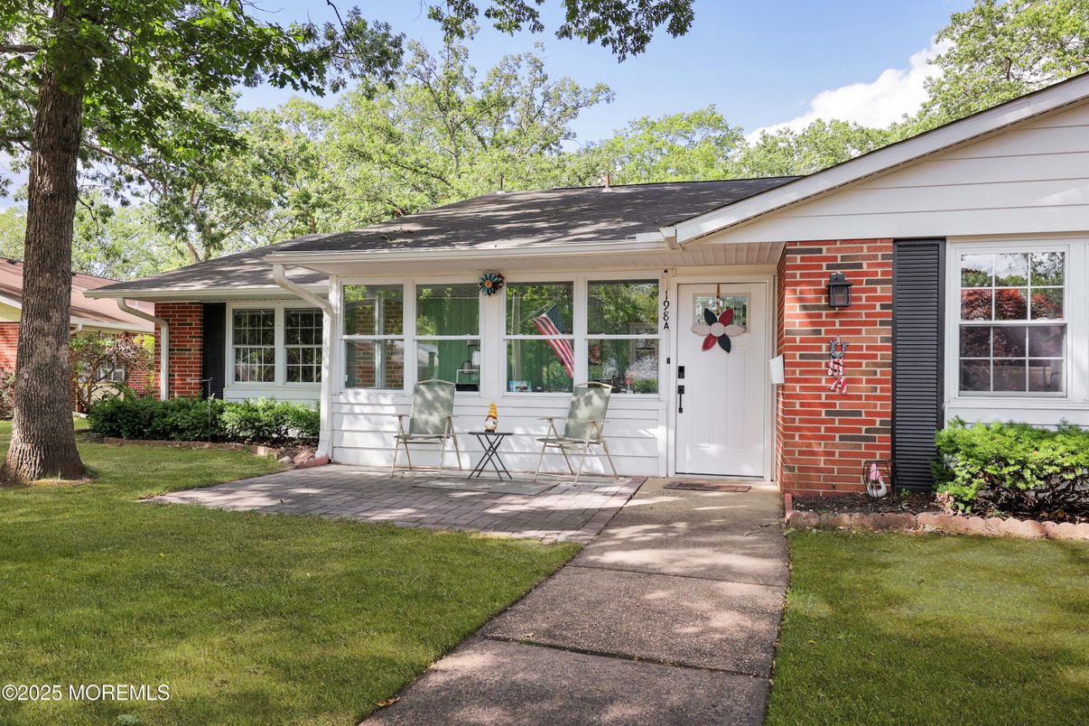 Exterior, Facade, Brick Facade, Ranch