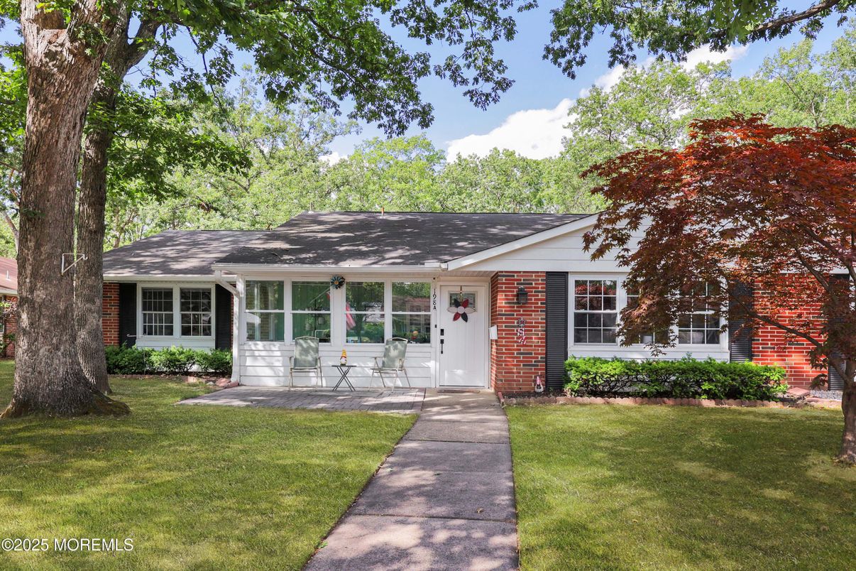 Attached, Exterior, Facade, Brick Facade, Ranch