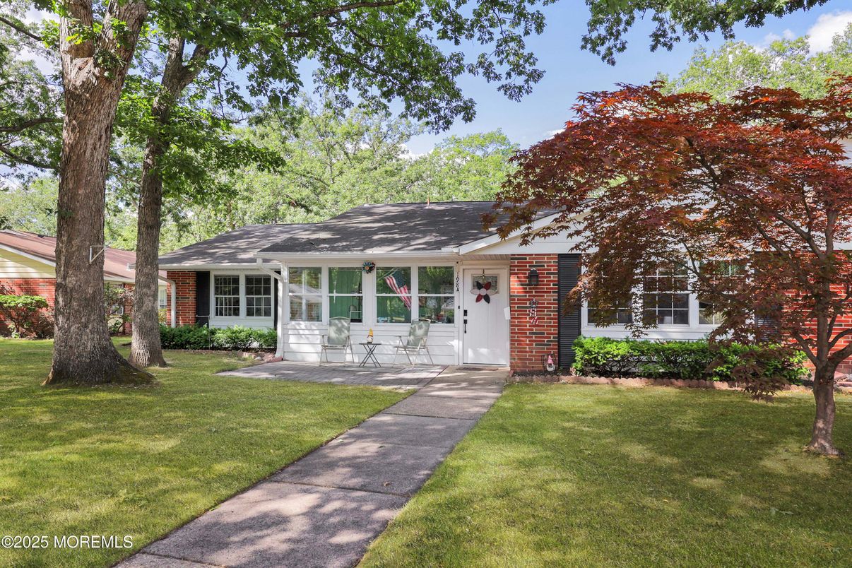 Attached, Exterior, Facade, Brick Facade, Ranch