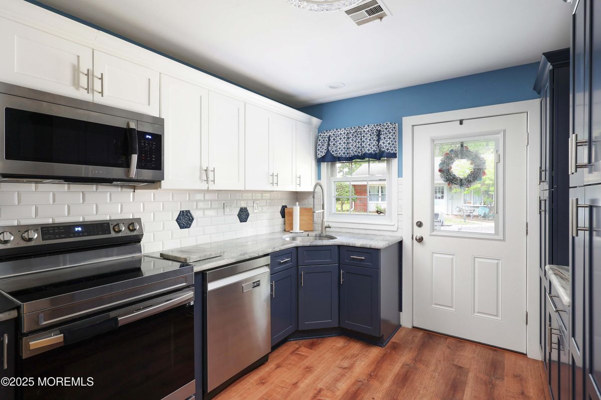 Interior, Kitchen, Stainless Steel Appliances, Wood Texture Flooring