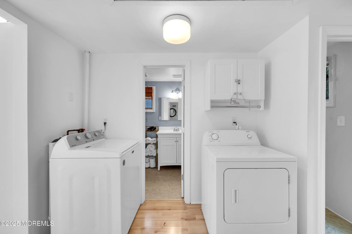 Interior, Utility Closets, Washer, Wood Texture Flooring