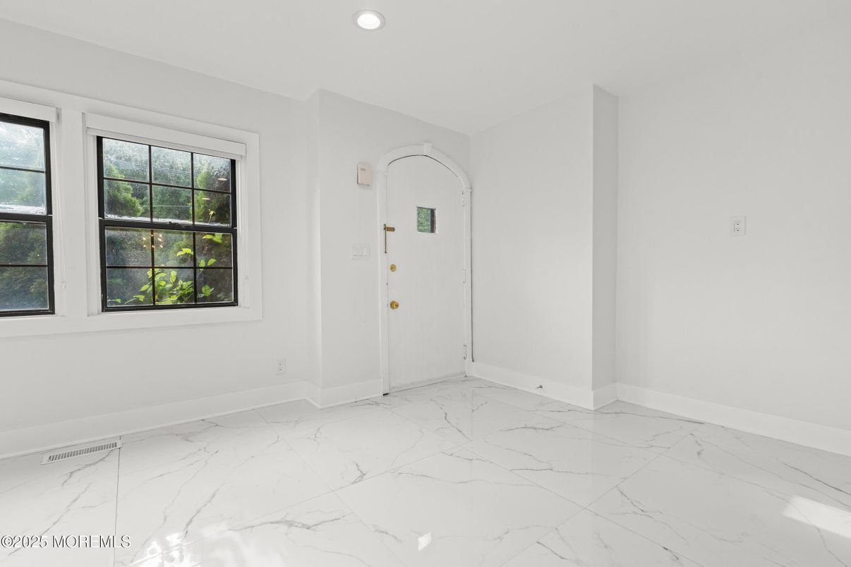 Empty room, Interior, Marble, Recessed Lighting