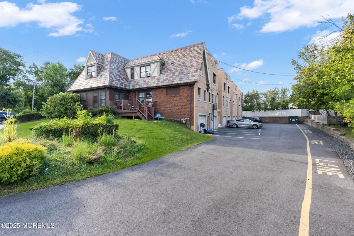 Exterior, Facade, Brick Facade, Cape Cod