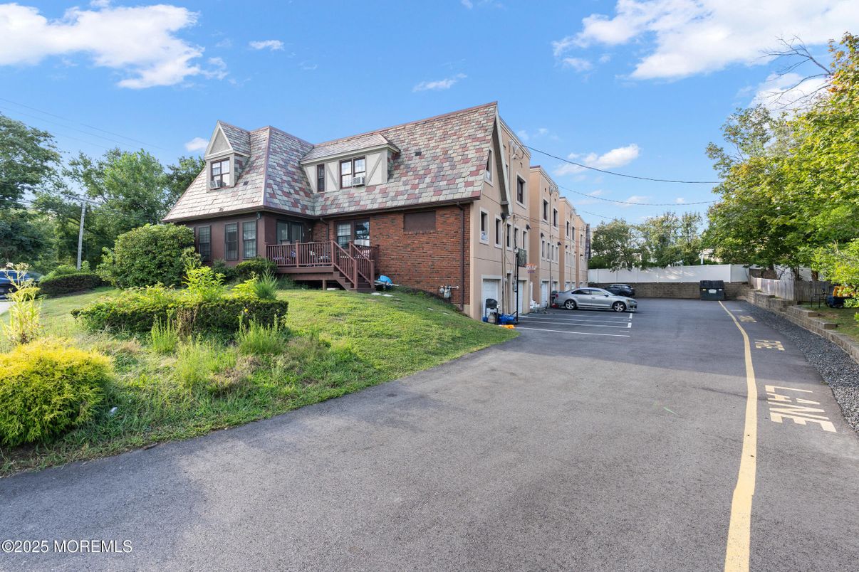 Exterior, Facade, Brick Facade, Cape Cod