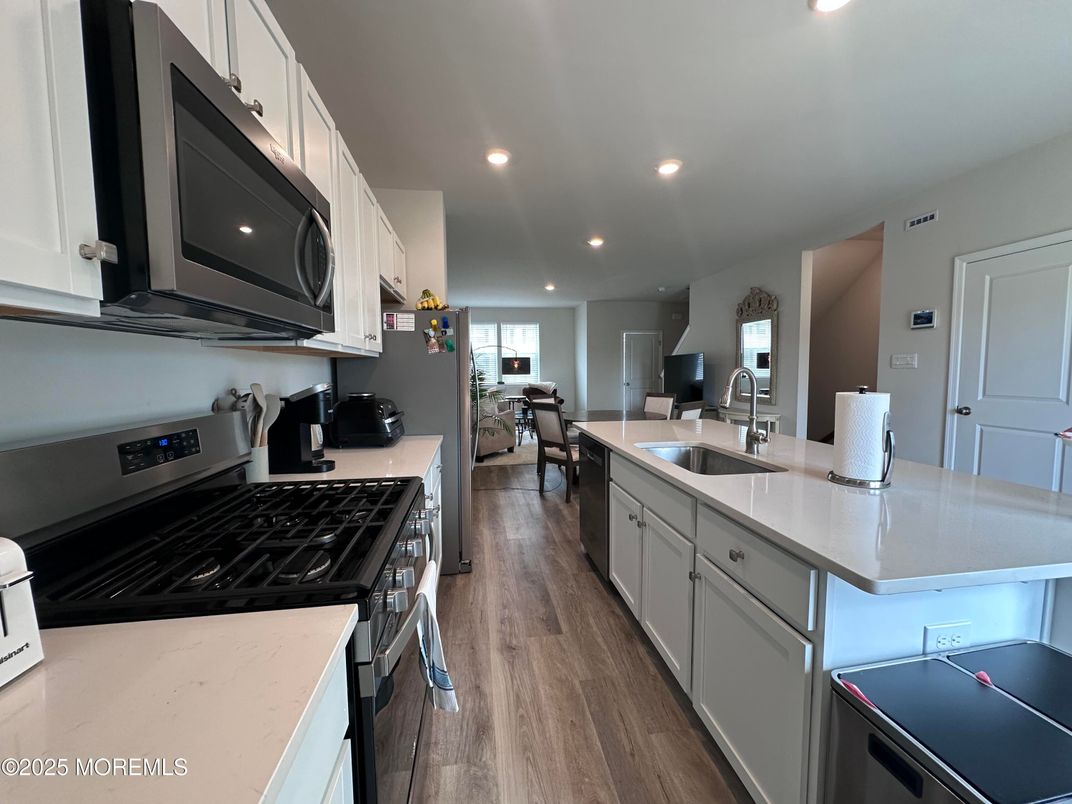 Dining room, Interior, Kitchen, Recessed Lighting, Wood Texture Flooring