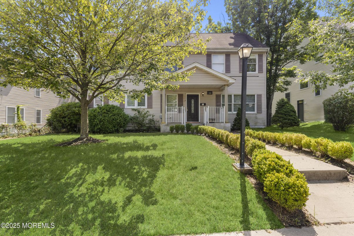 Exterior, Facade, American Foursquare