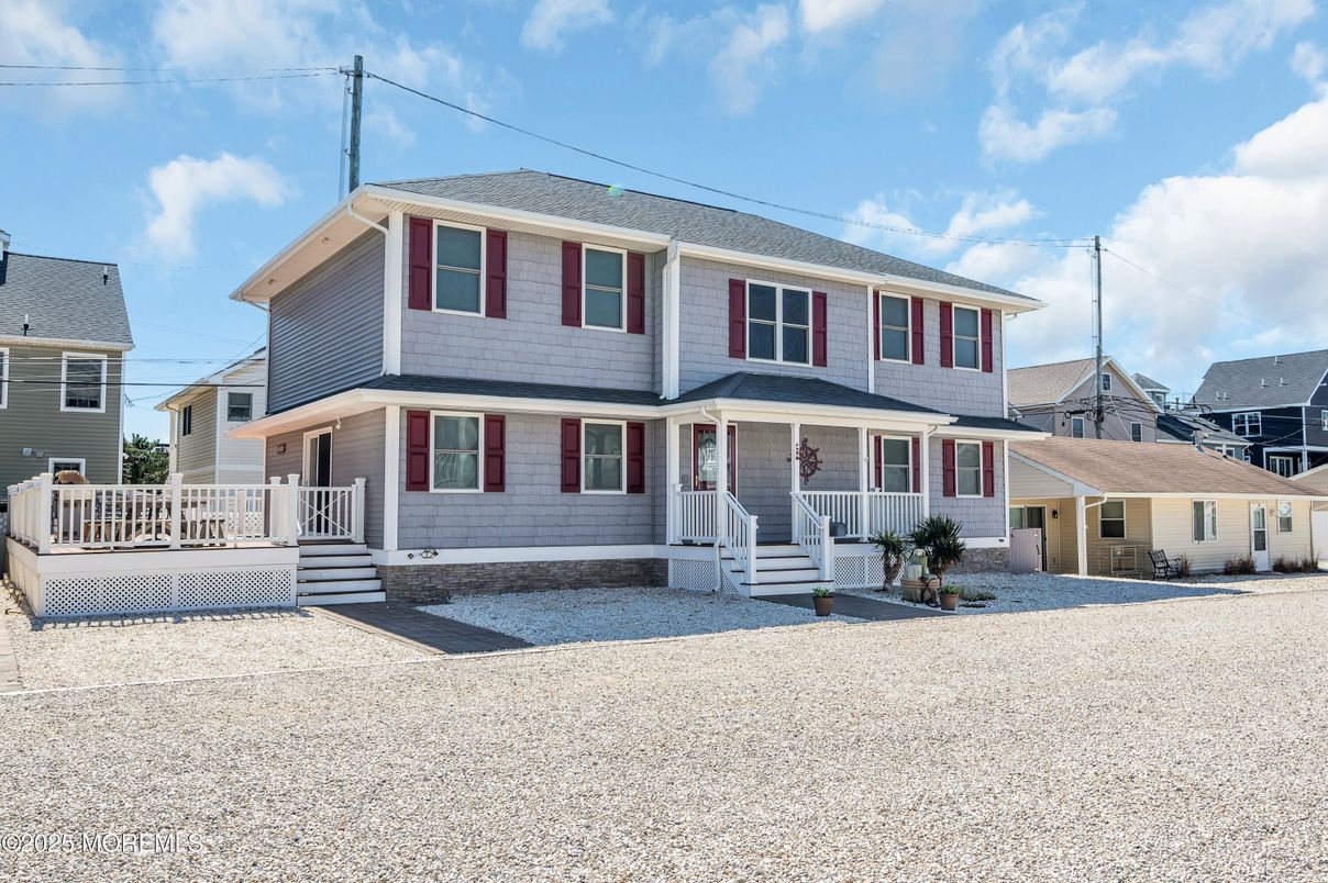 Exterior, Facade, American Foursquare