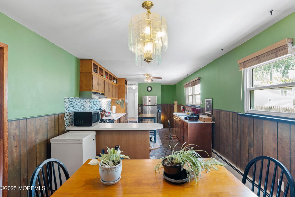 Chandelier, Dining room, Interior, Kitchen