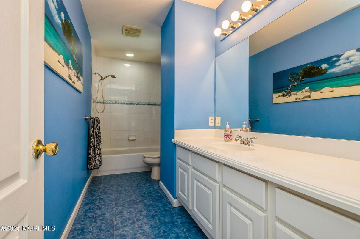 Bathroom, Interior, Recessed Lighting