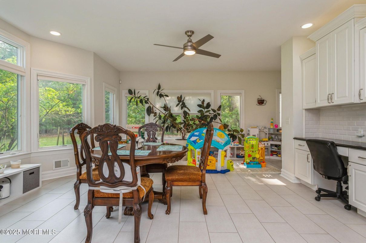 Dining room, Interior, Recessed Lighting