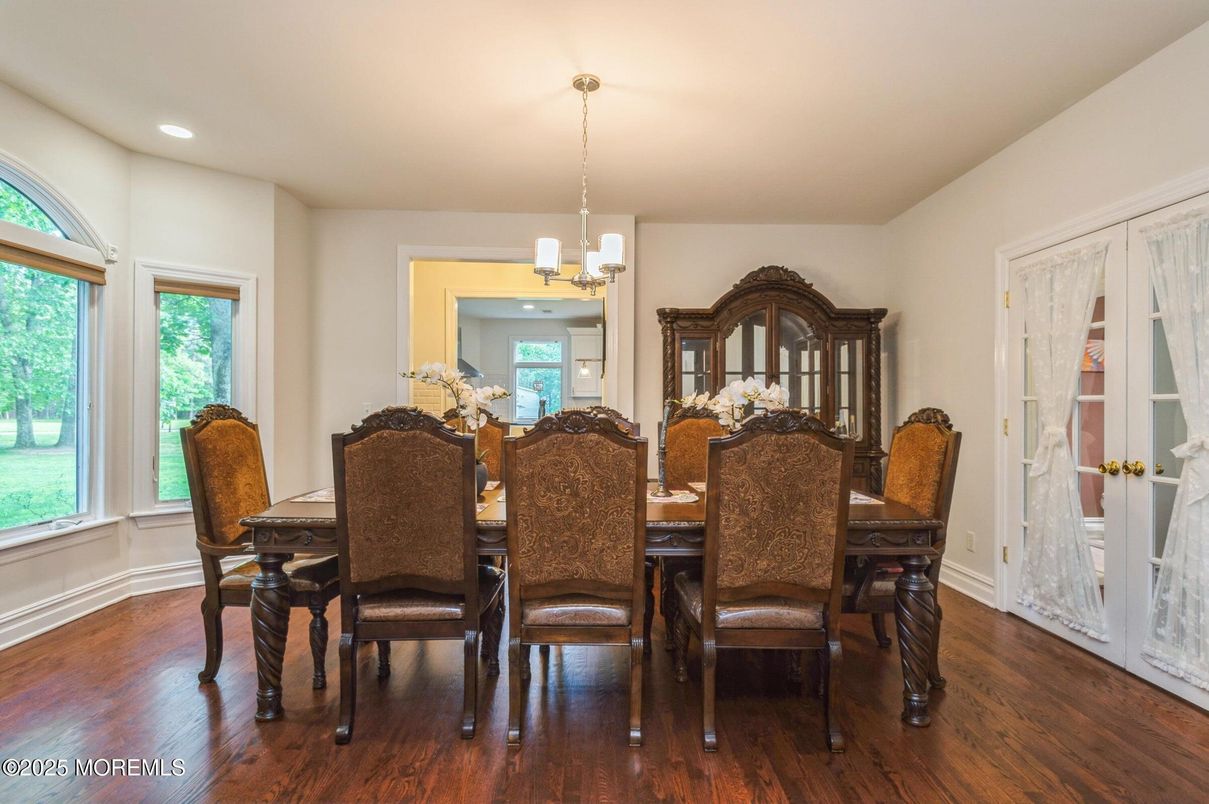 Chandelier, Dining room, Interior, Recessed Lighting, Wood Texture Flooring