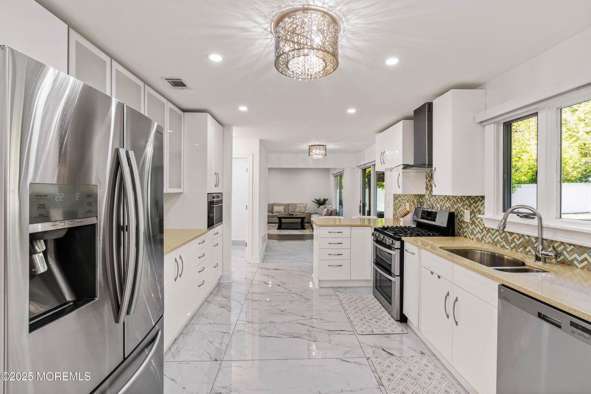 Chandelier, Interior, Kitchen, Marble, Recessed Lighting, Stainless Steel Appliances
