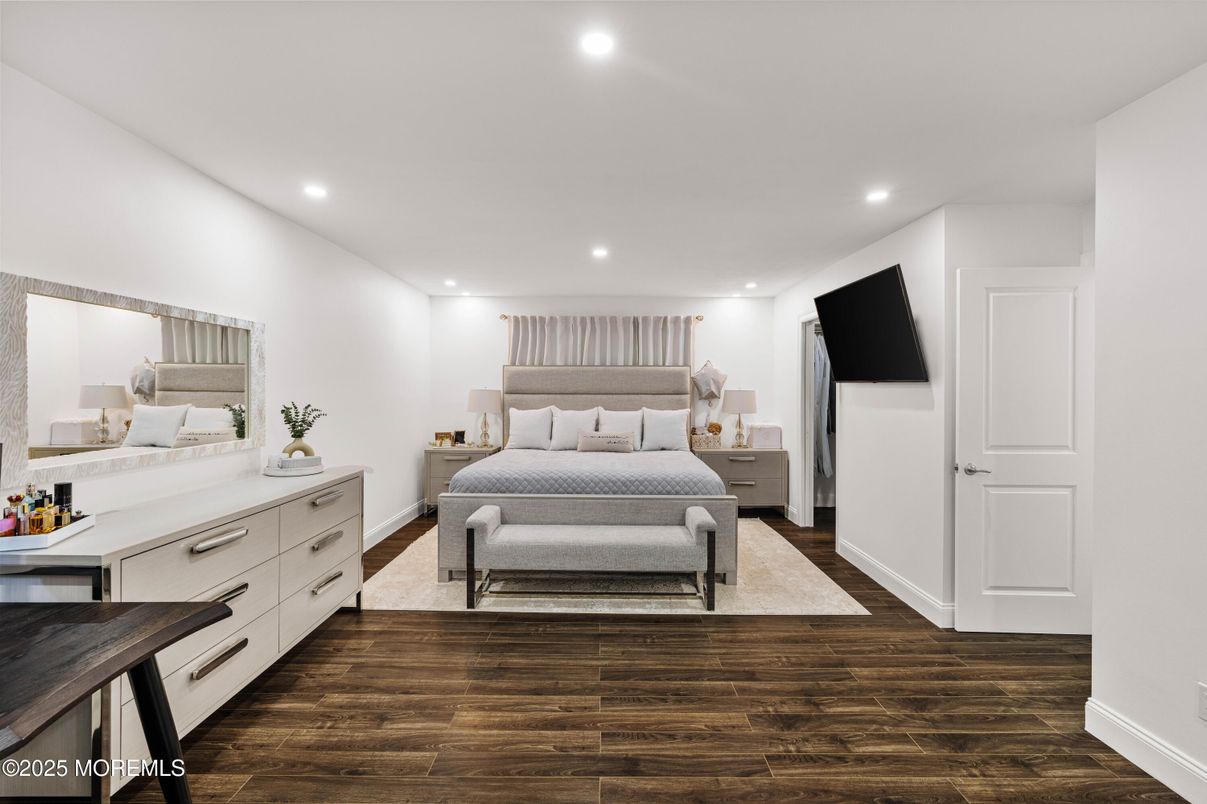 Bedroom, Interior, Recessed Lighting, Wood Texture Flooring