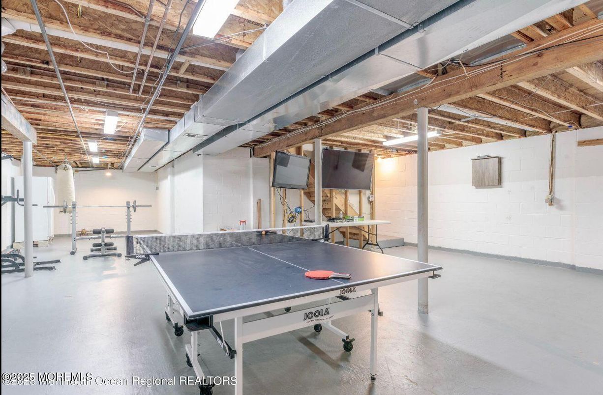 Game Room, Interior, Wooden Beams
