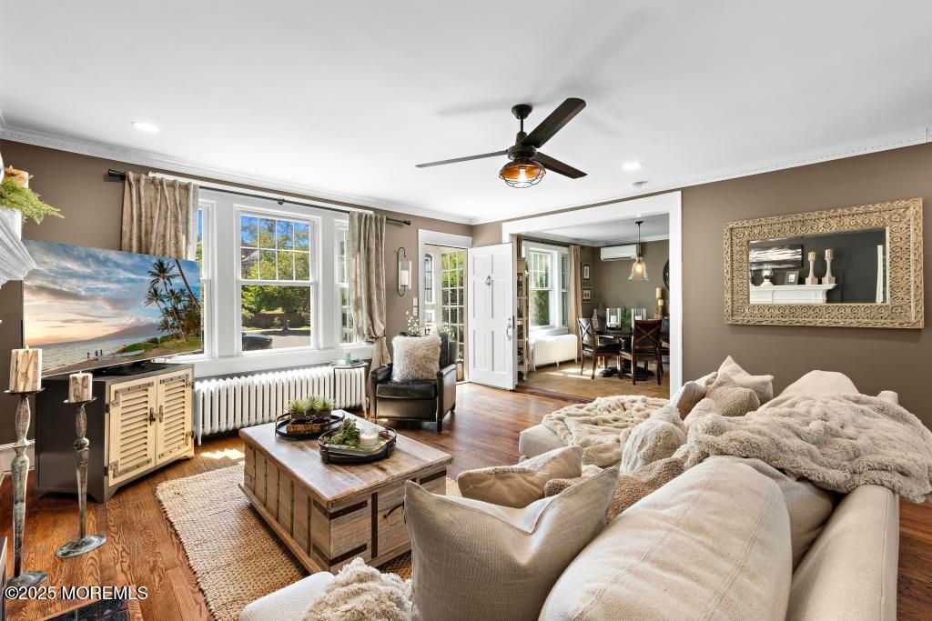 Dining room, Interior, Living room, Pendant Lights, Recessed Lighting, Wood Texture Flooring