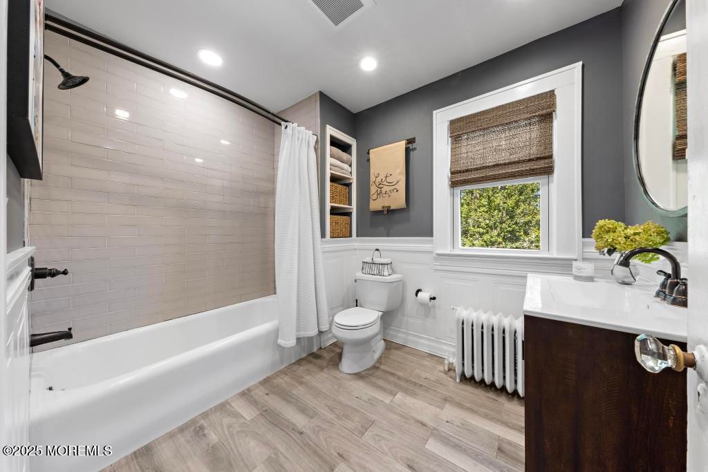 Bathroom, Interior, Recessed Lighting, Wood Texture Flooring