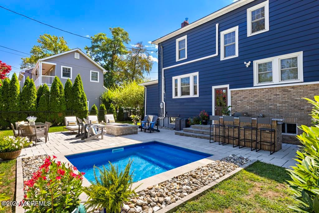 Exterior, Pool