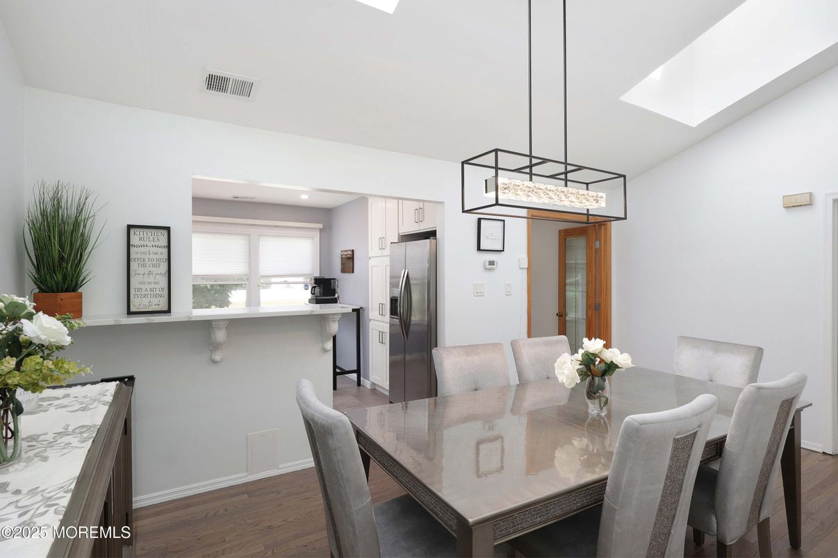Chandelier, Dining room, Interior, Kitchen, Pendant Lights, Recessed Lighting, Stainless Steel Appliances, Wood Texture Flooring