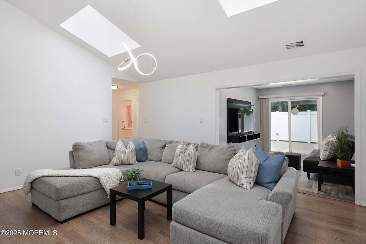 Interior, Living room, Pendant Lights, Wood Texture Flooring