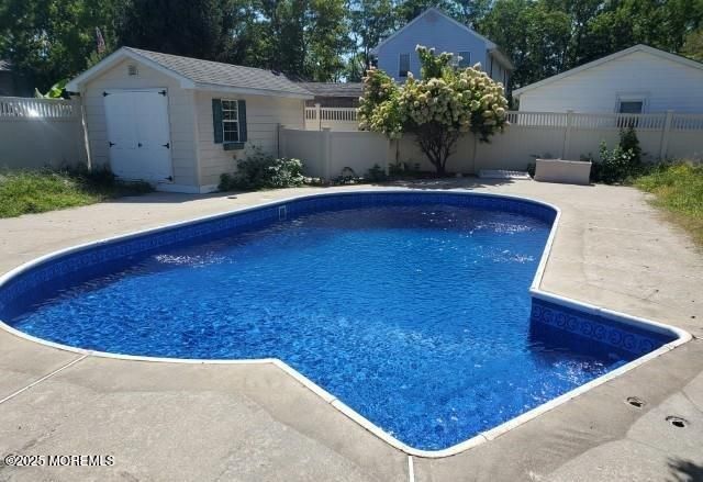 Exterior, Pool