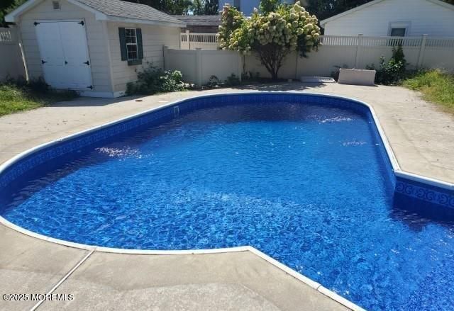 Exterior, Pool