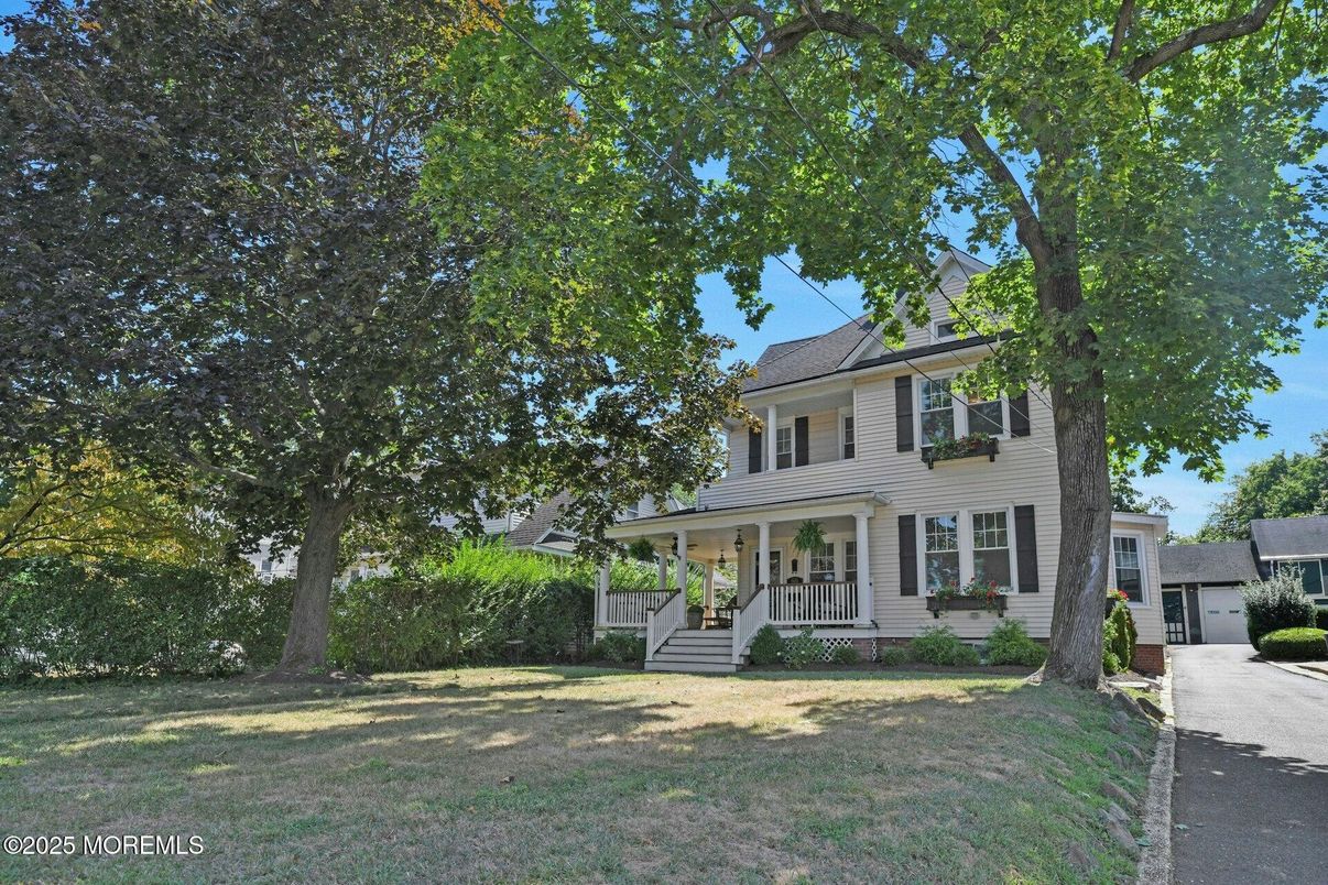 Backyard, Exterior, Facade, American Foursquare