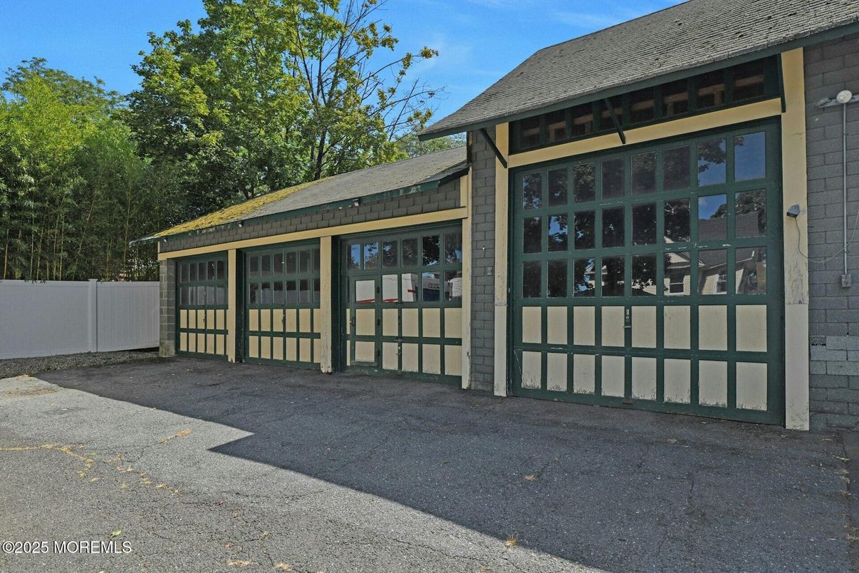 Detached Garage, Exterior