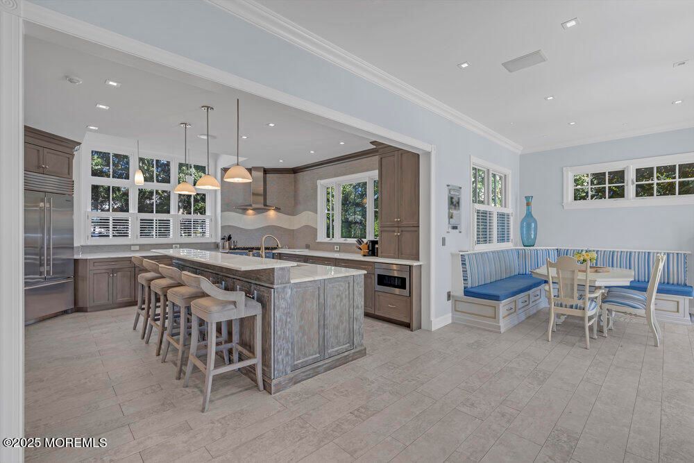 Dining room, Interior, Kitchen, Pendant Lights, Recessed Lighting, Stainless Steel Appliances