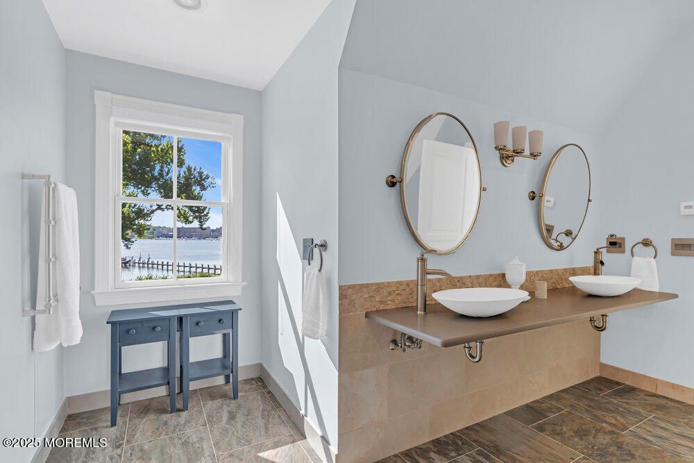 Bathroom, Dual Sink Vanities, Interior, Recessed Lighting, Water