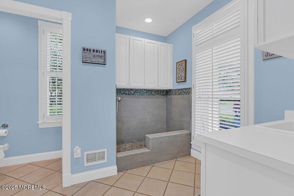 Bathroom, Interior, Recessed Lighting