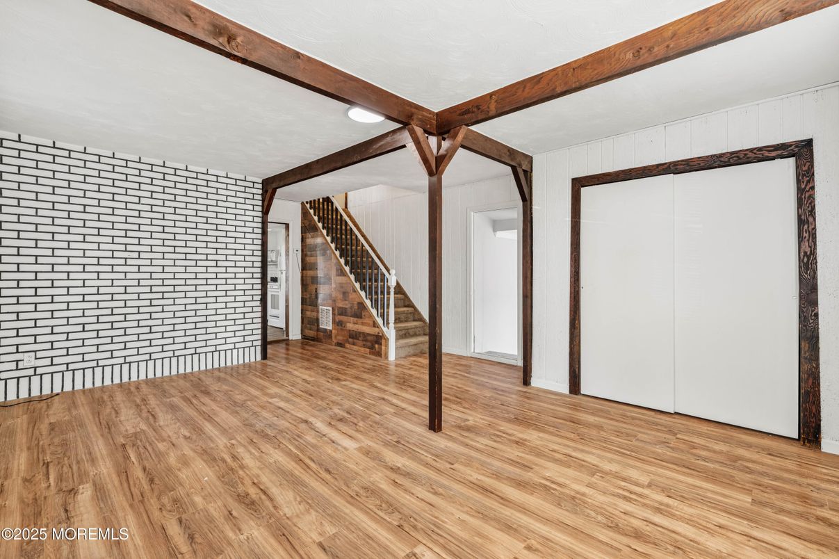 Empty room, Interior, Wooden Beams, Wood Texture Flooring