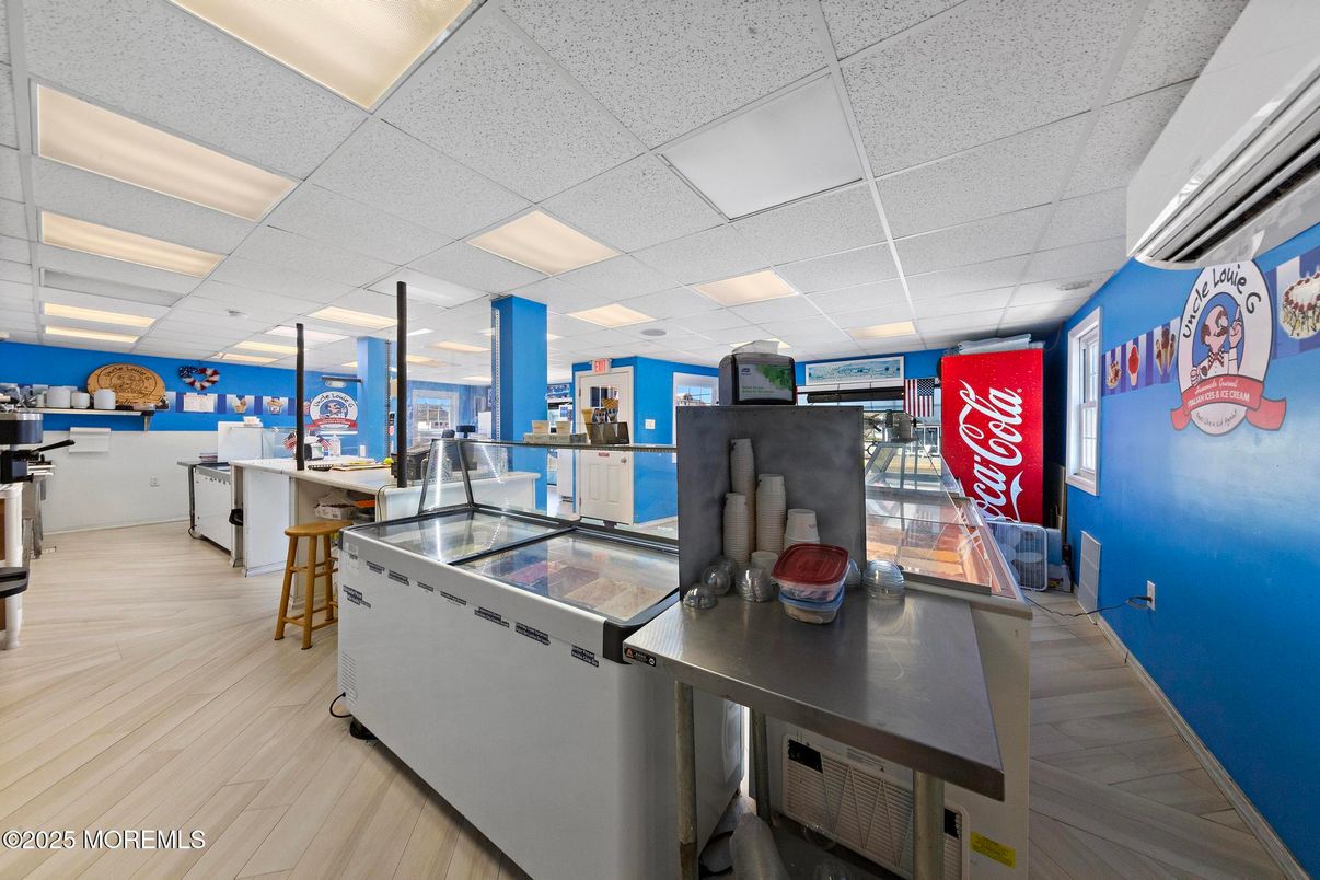 Interior, Kitchen, Recessed Lighting, Water