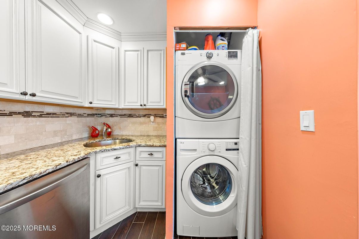 Interior, Recessed Lighting, Utility Closets, Washer, Wood Texture Flooring