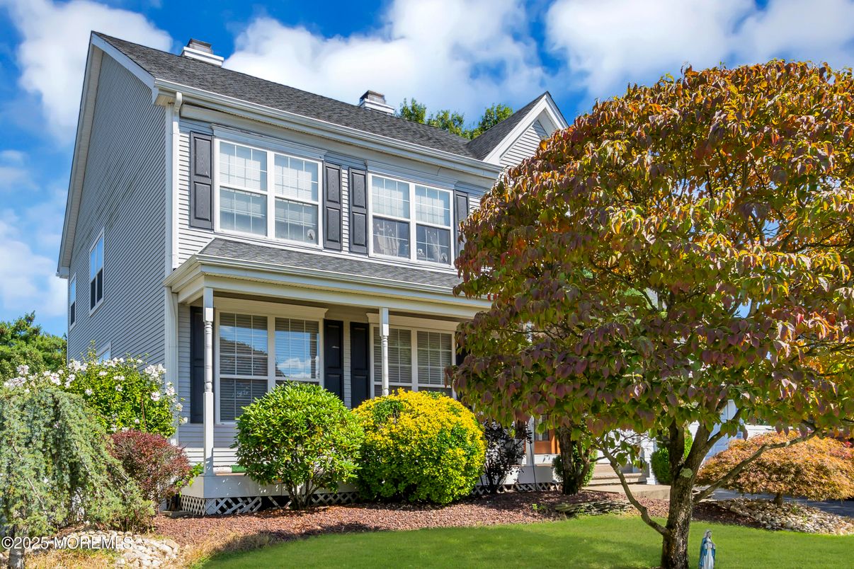 Exterior, Facade, American Foursquare