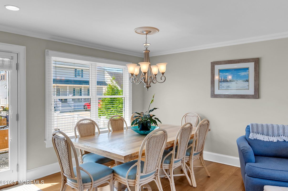 Chandelier, Dining room, Interior, Recessed Lighting, Wood Texture Flooring