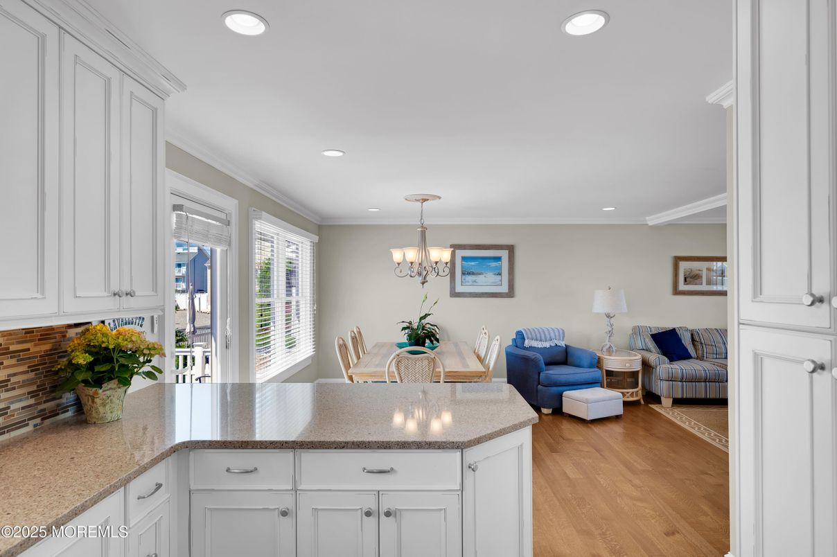 Chandelier, Dining room, Interior, Living room, Recessed Lighting, Wood Texture Flooring