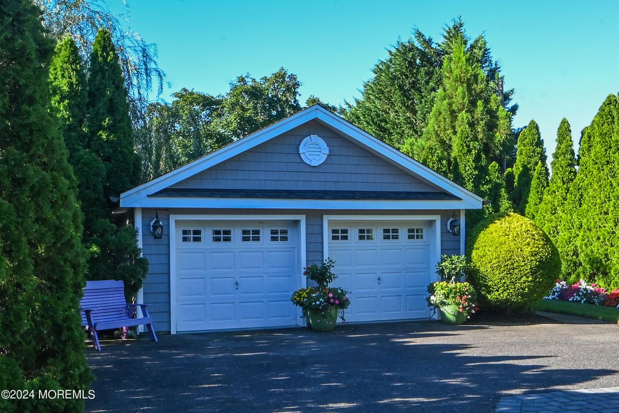 Detached Garage, Exterior