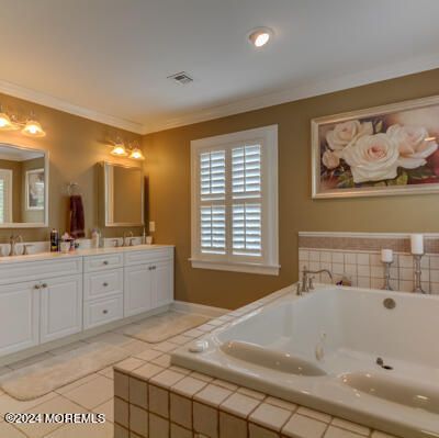 Bathroom, Dual Sink Vanities, Interior, Recessed Lighting