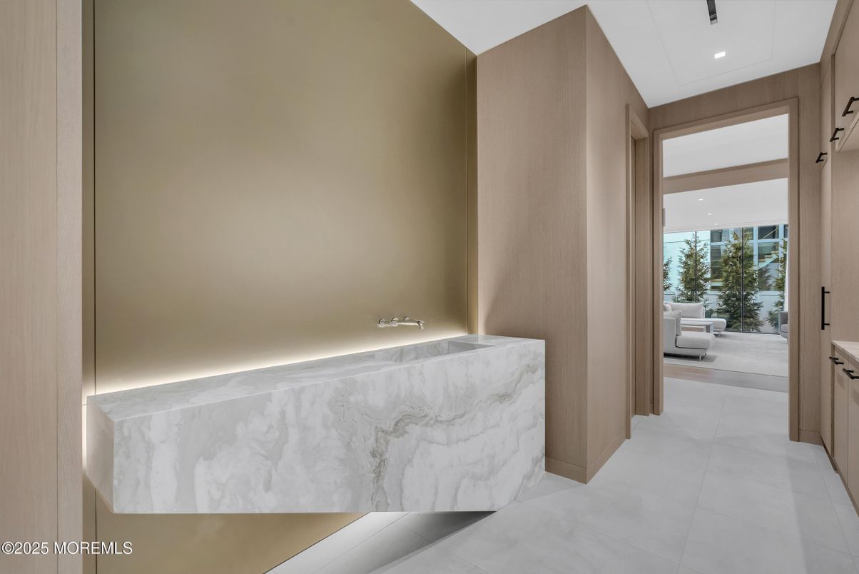 Bathroom, Interior, Recessed Lighting, Water